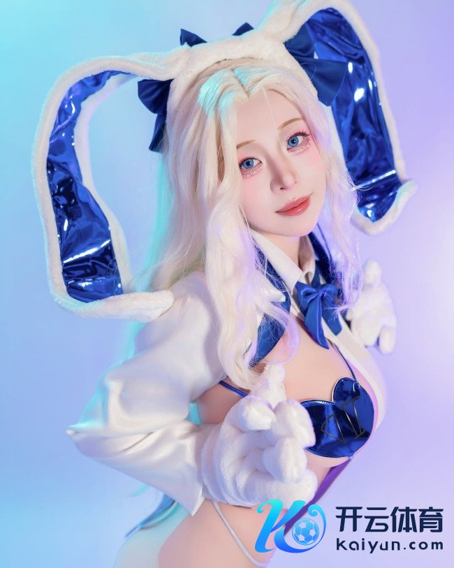 好意思女cos《棕色尘埃2》兔女郎达丽安 前凸后翘太好意思了！