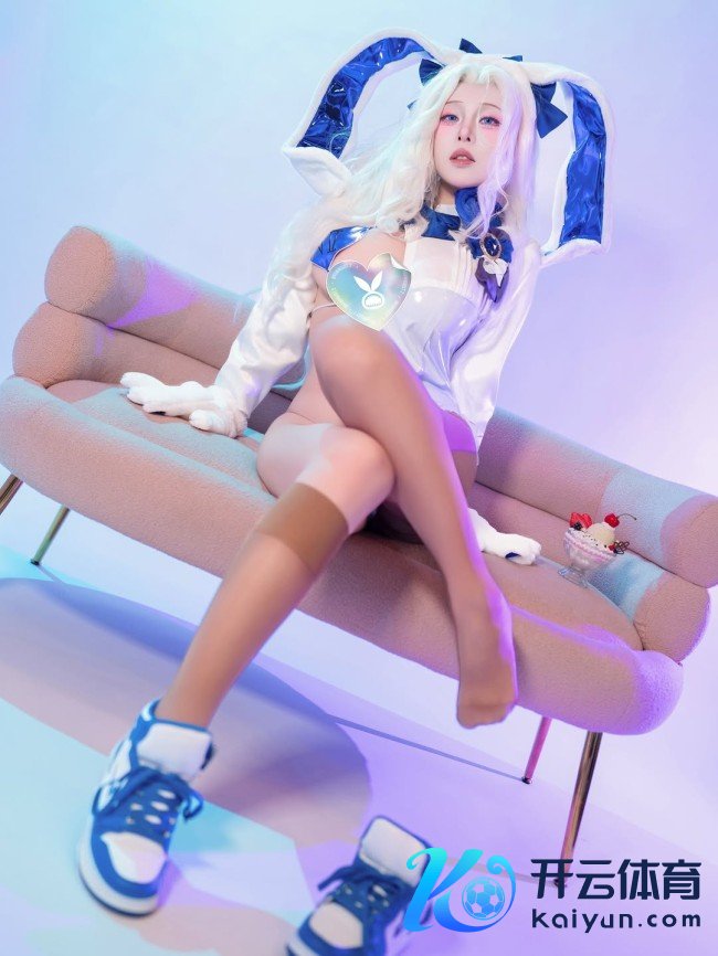 好意思女cos《棕色尘埃2》兔女郎达丽安 前凸后翘太好意思了！