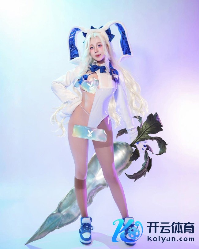 好意思女cos《棕色尘埃2》兔女郎达丽安 前凸后翘太好意思了！