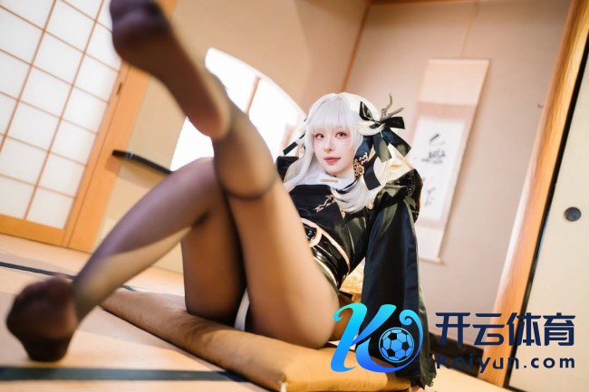 好意思女cos《棕色尘埃2》兔女郎达丽安 前凸后翘太好意思了！