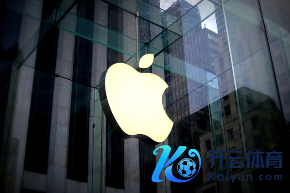 多名用户响应iPhone15、16闪绿屏 苦求售后被拒激发暖热